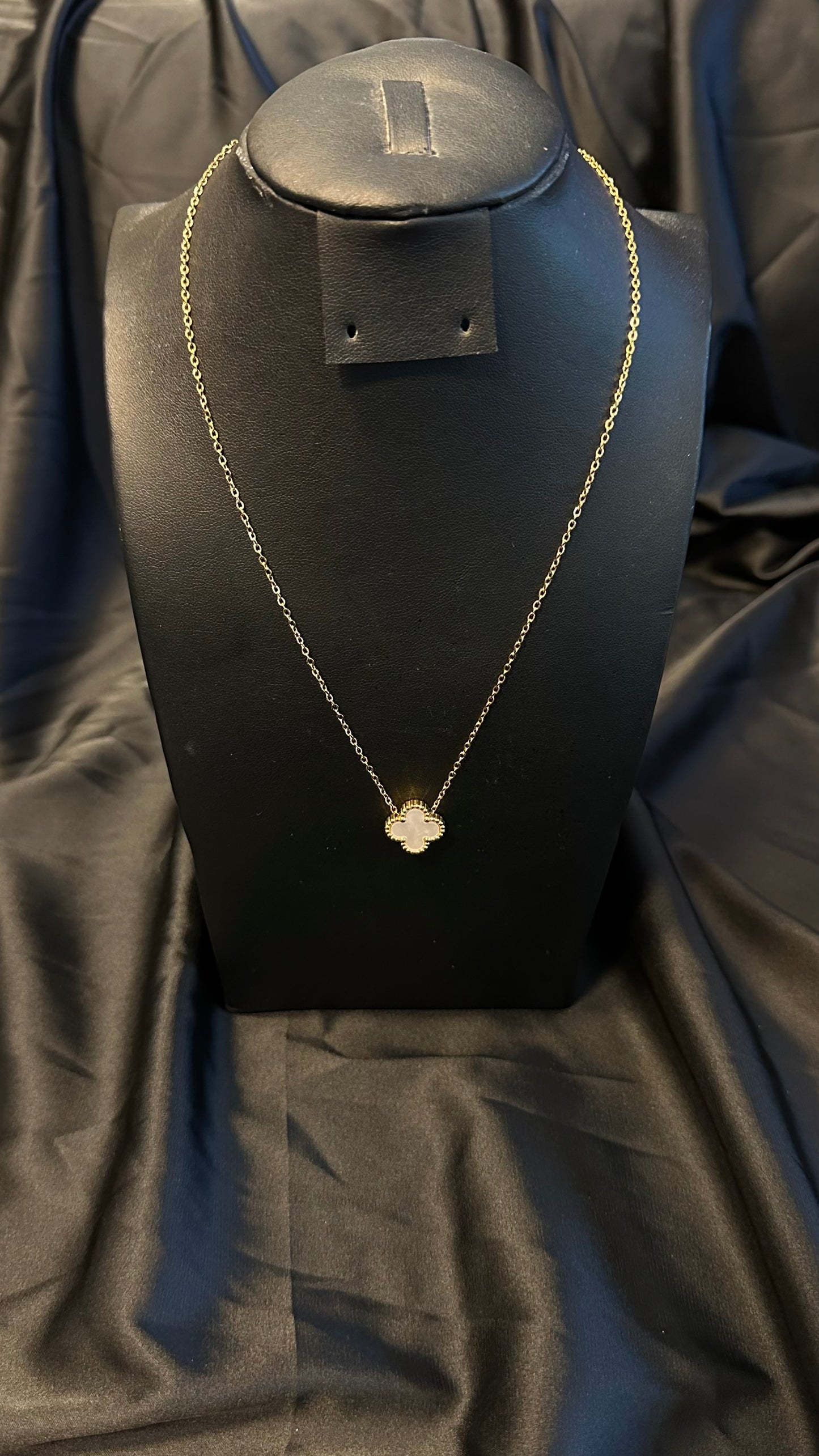 Yare necklace White/Gold