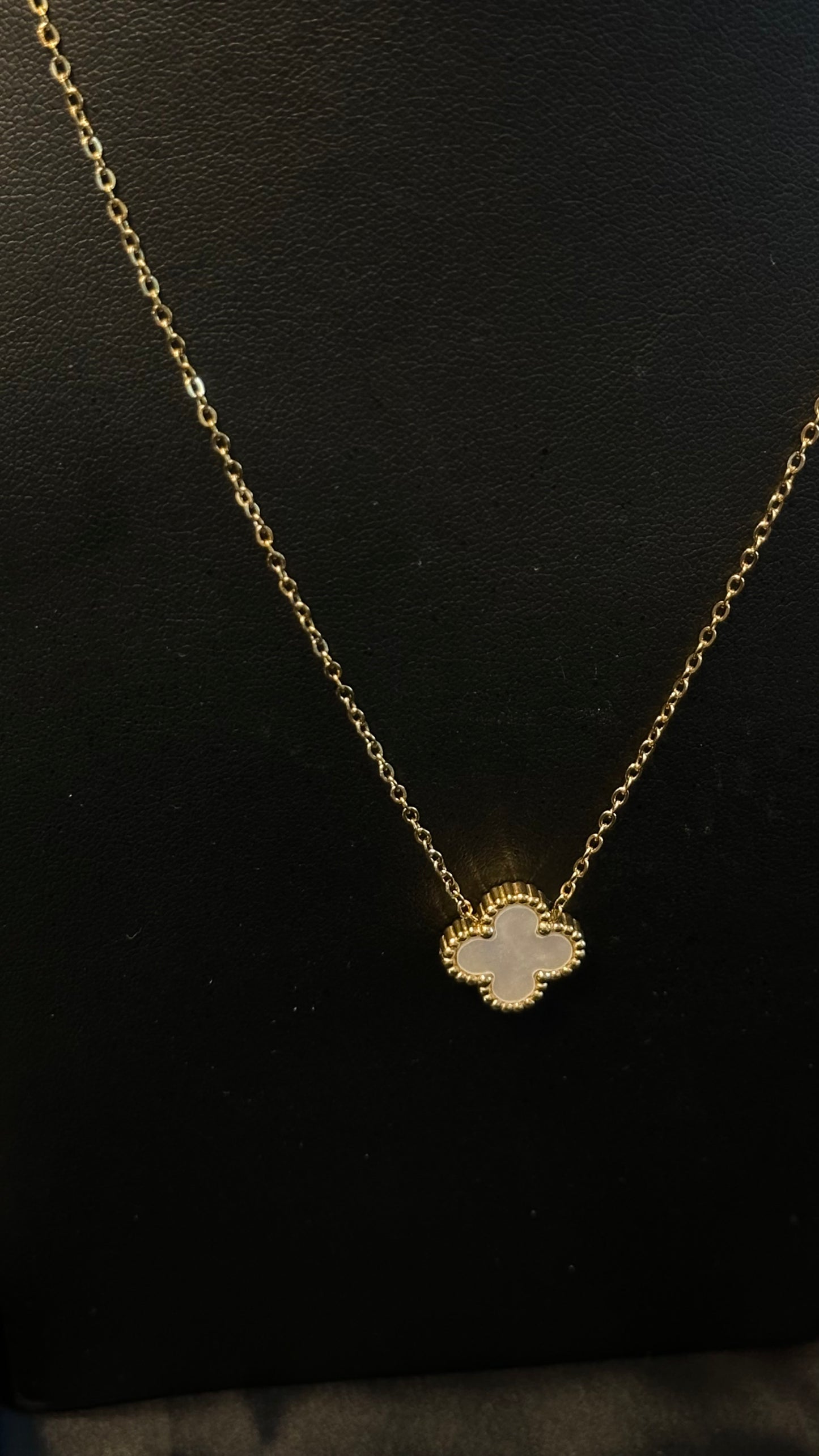 Yare necklace White/Gold